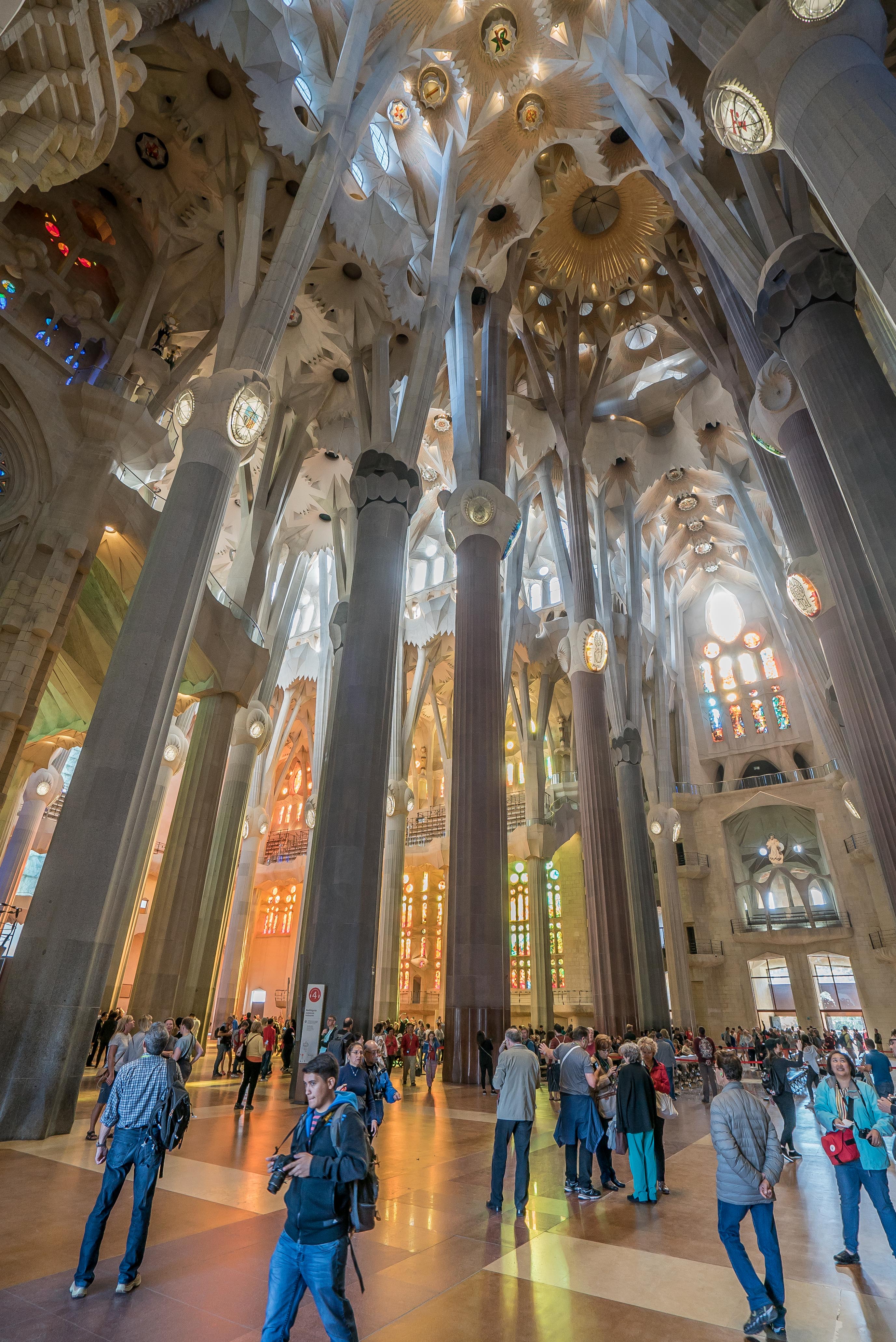 Basilica of the Sagrada Familia interior – Telepathic Stuntman